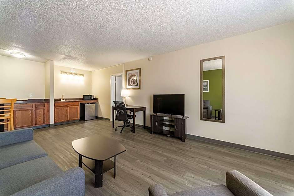 Quality Inn & Suites Vandalia near I-70 and Hwy 51