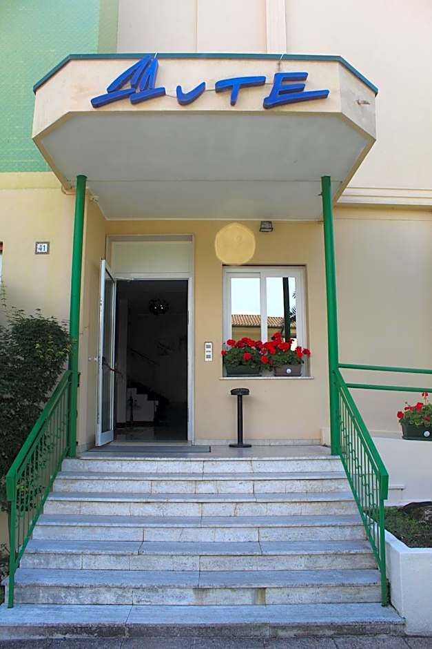 Ute Hotel