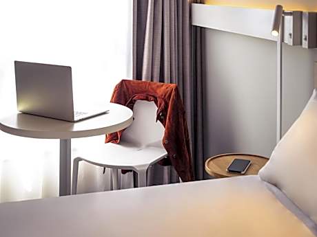 Standard Room with One Double Bed and One Single Bed