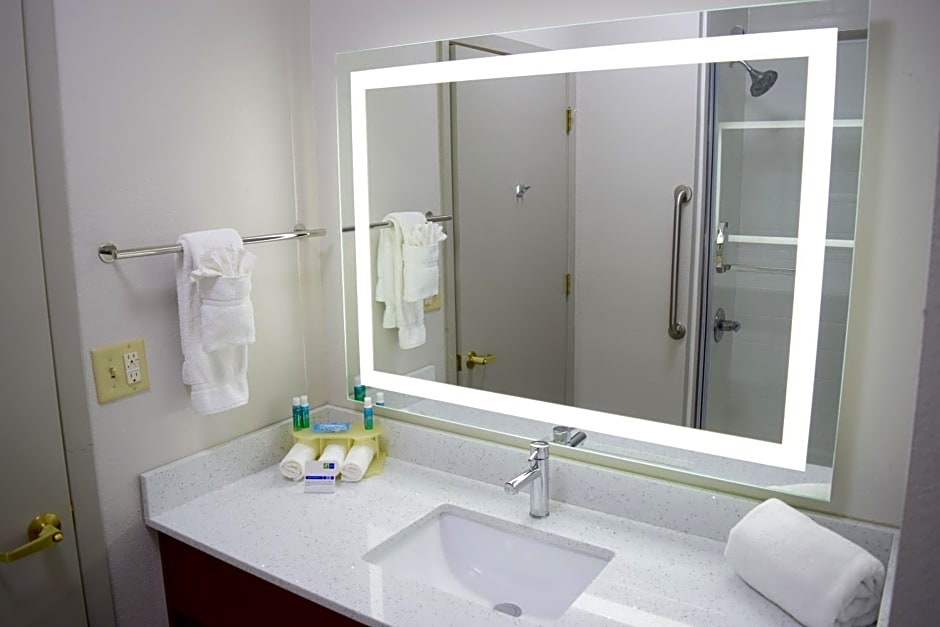 Holiday Inn Express Hotel & Suites Pensacola West I-10 By IHG