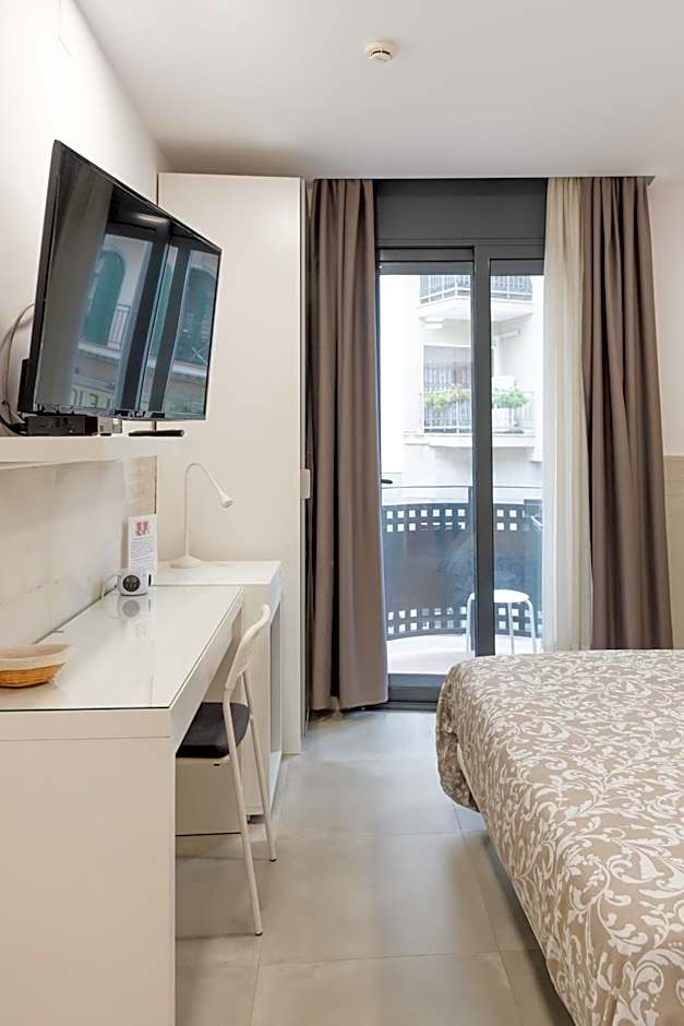 Hostal House