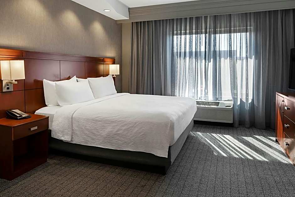 Courtyard by Marriott Long Beach Airport