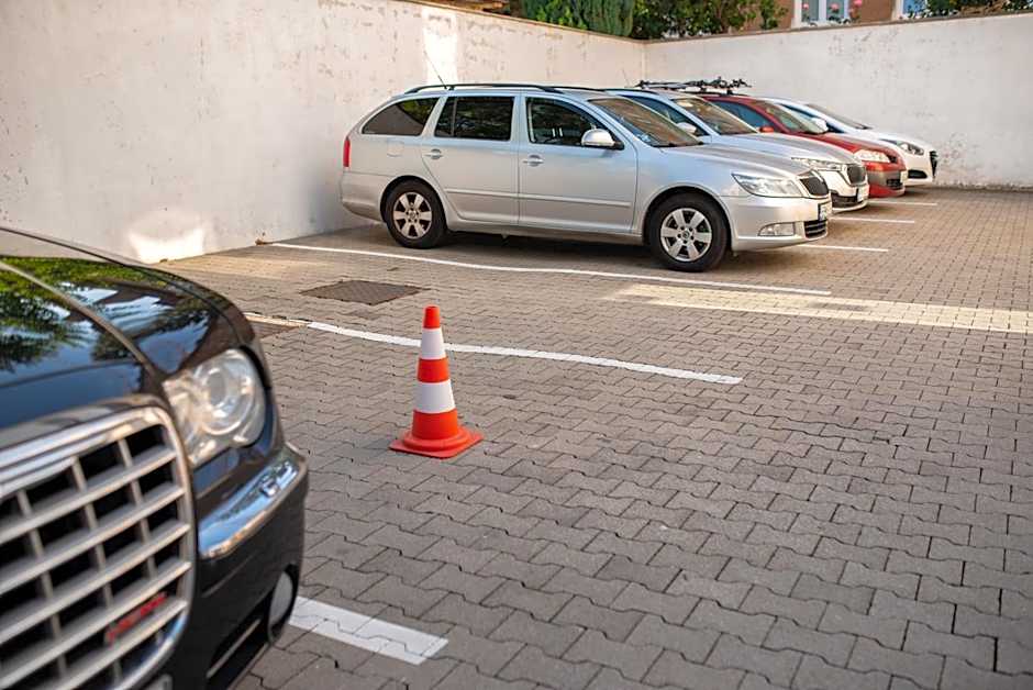 Felicity Garni Hotel