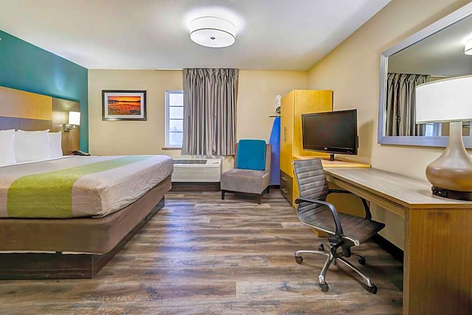 Studio 6 Lenexa - Overland Park