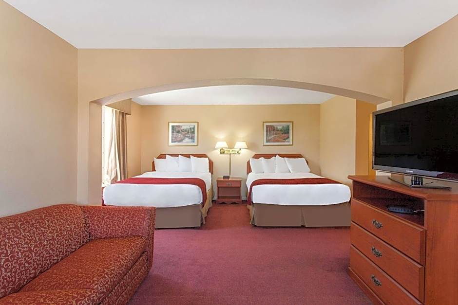 Ramada by Wyndham Fresno Northwest