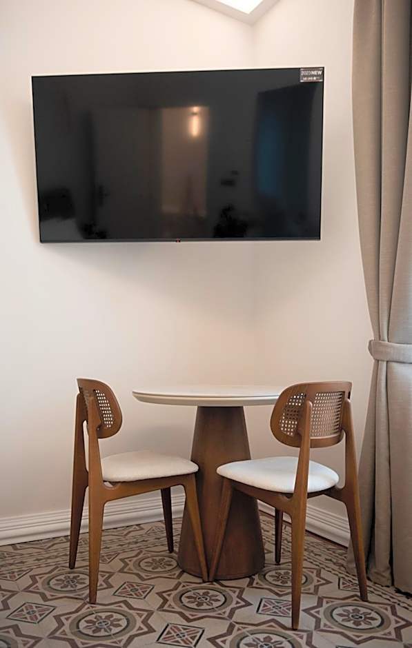 Jensen Luxury Suites