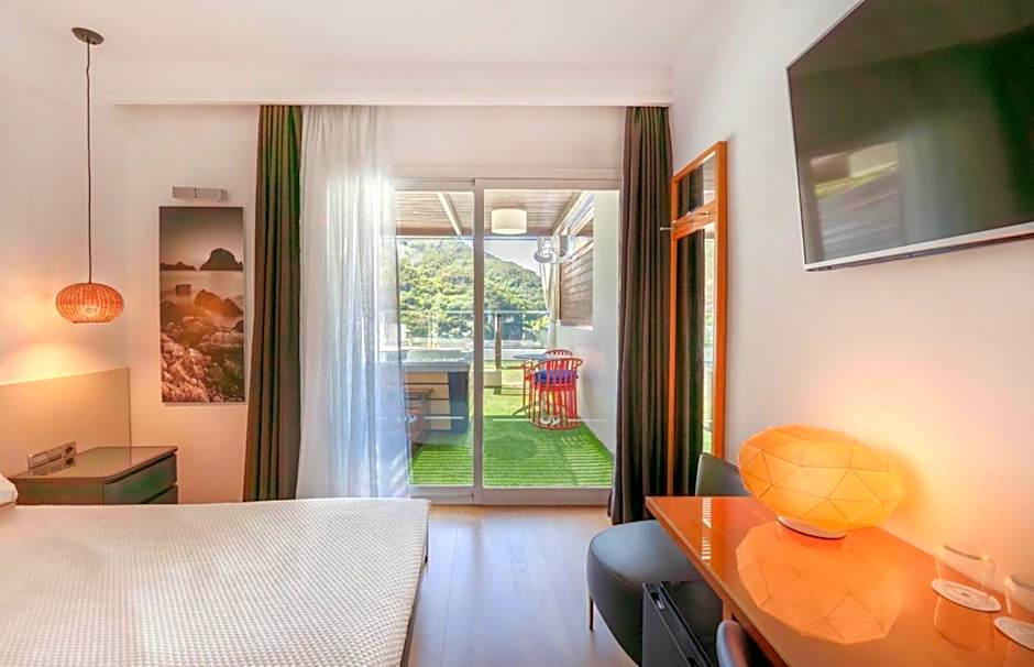 Palladium Hotel Cala Llonga - Adults Only