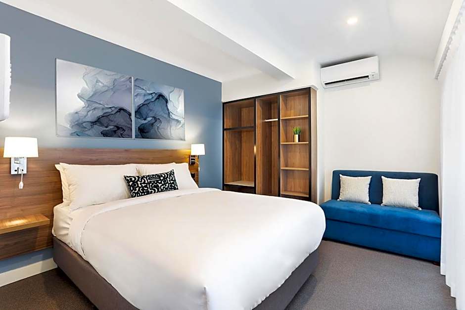 Zdjęcie 1 z 8 — 2 Bedroom Suite