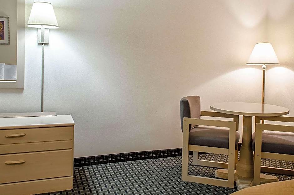 Rodeway Inn State College - near University