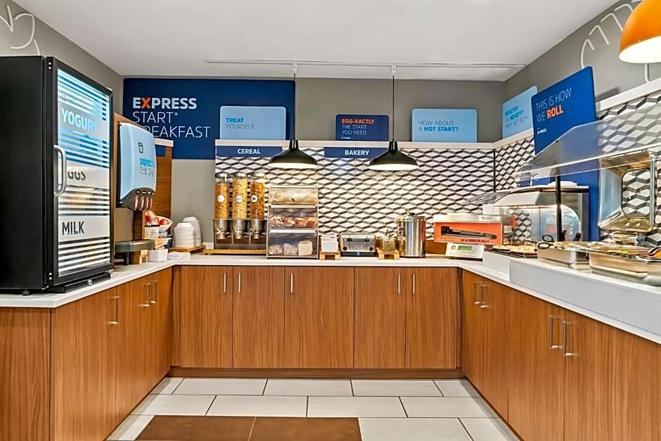 Holiday Inn Express Hotel & Suites Marion By IHG