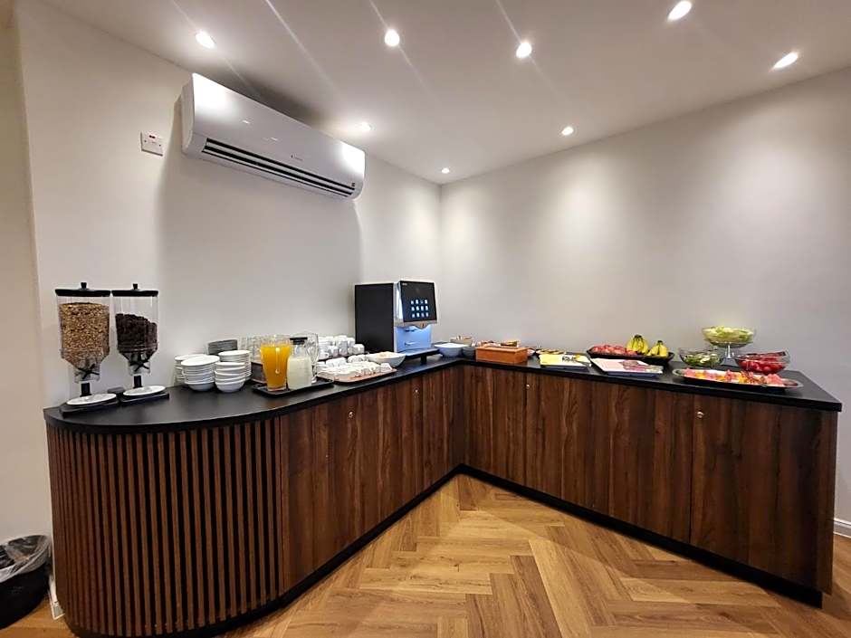 Carlton Hotel