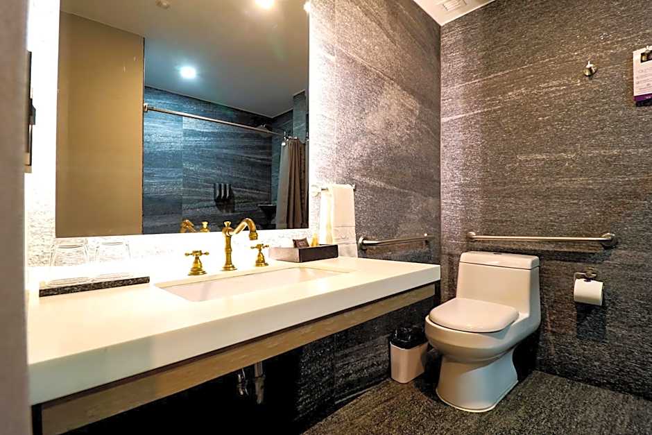QUARTZ HOTEL & SPA