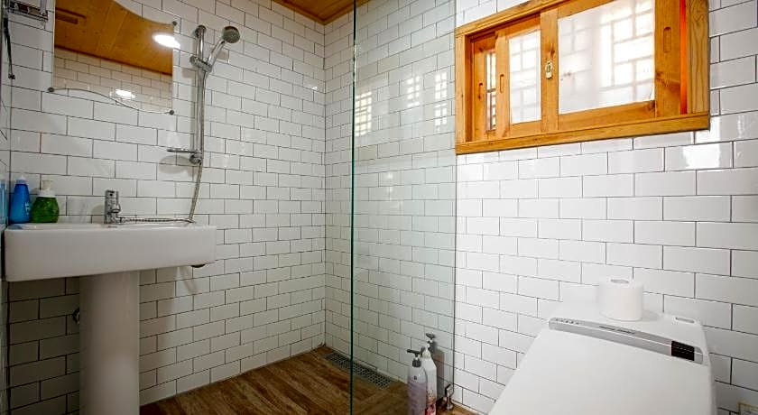 Gaeunchae Hanok Guesthouse Jeonju 2 (Korea Quality)