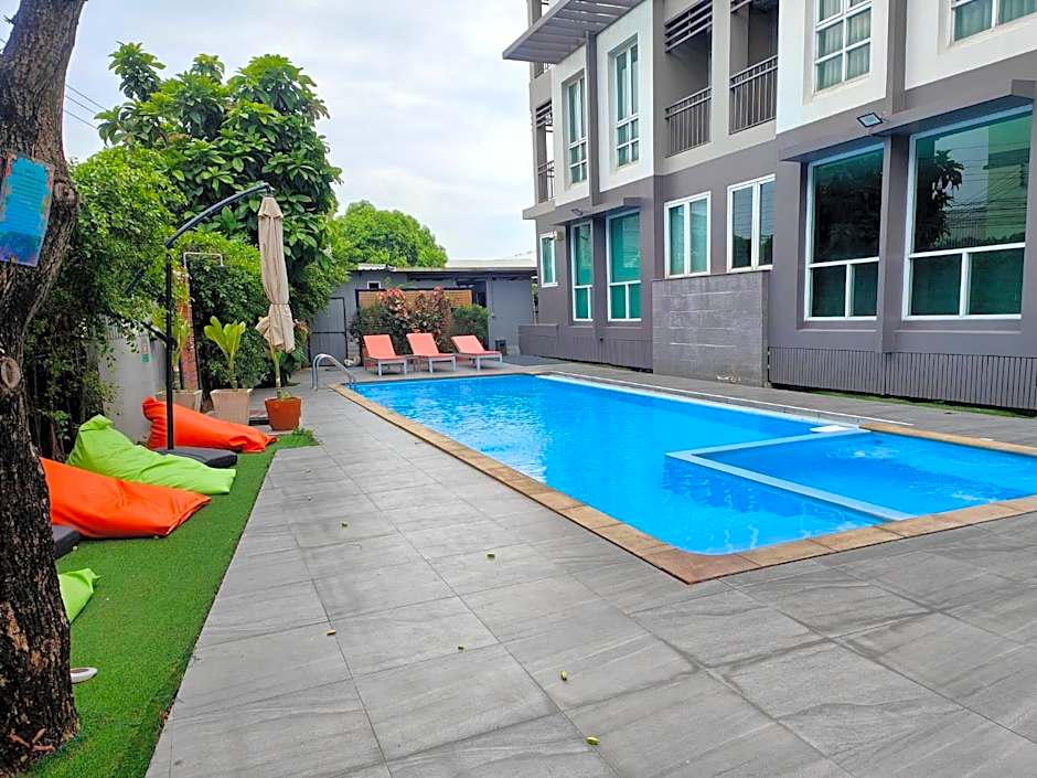 Crystal Suites Suvarnbhumi Airport