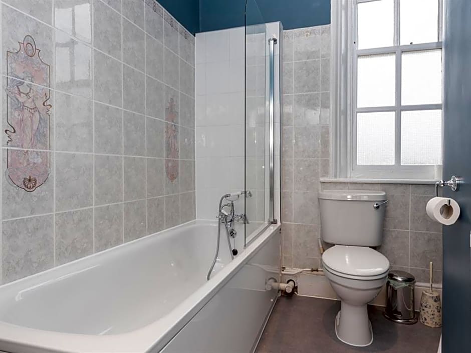 Summerfield Pub & Boutique Rooms