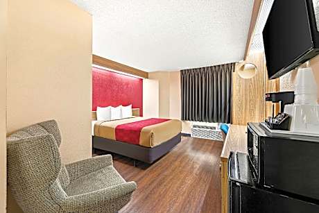 1 Queen Bed, Nonsmoking, Accessible