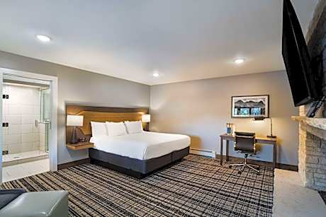 King Suite with Fireplace