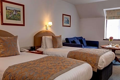 Standard Twin Room with Two Single Beds - Non-Smoking