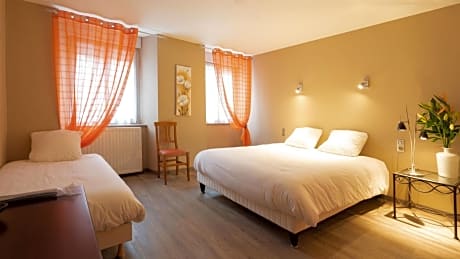 Spacious Twin/Triple Room