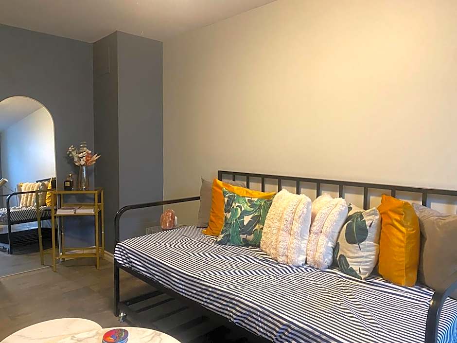 Family Comfort Stay - 2 Bedroom Apartment