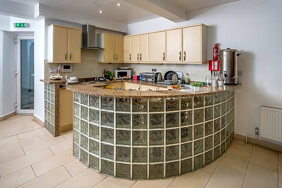 OYO Abbey Hotel, London Shepherd's Bush Market