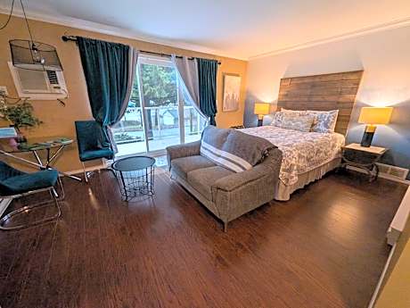 Queen Room with Spa Bath