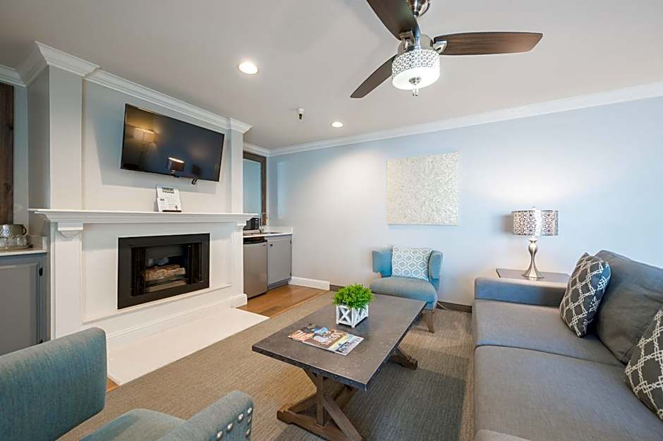 456 Embarcadero Inn & Suites