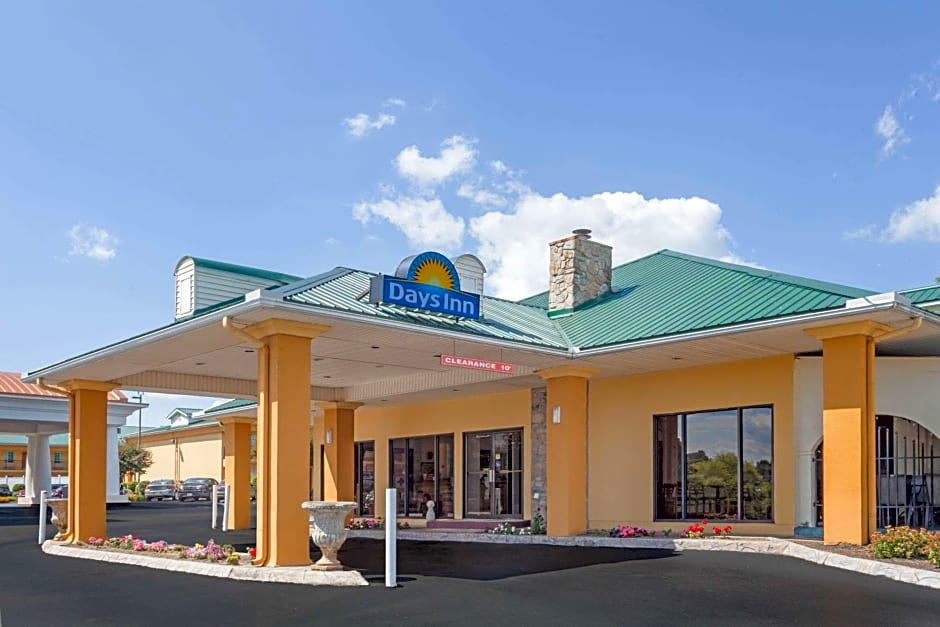 Days Inn by Wyndham Lenoir City