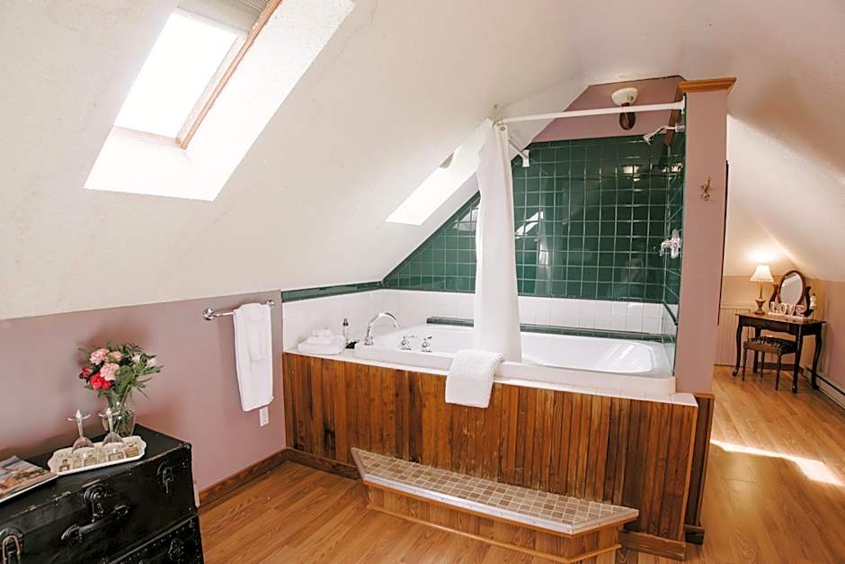The Inn at Ragged Edge