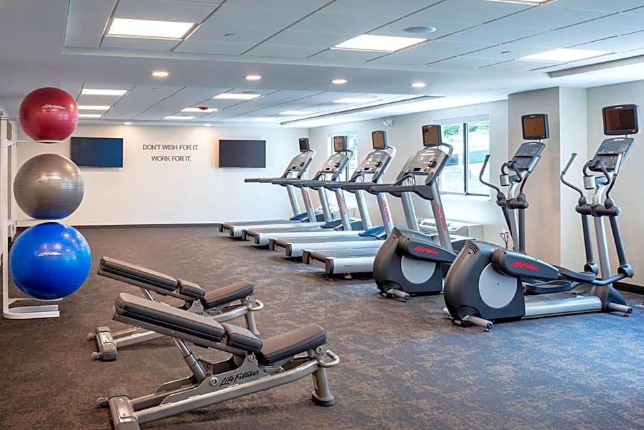 Fairfield by Marriott Inn & Suites Providence Airport Warwick
