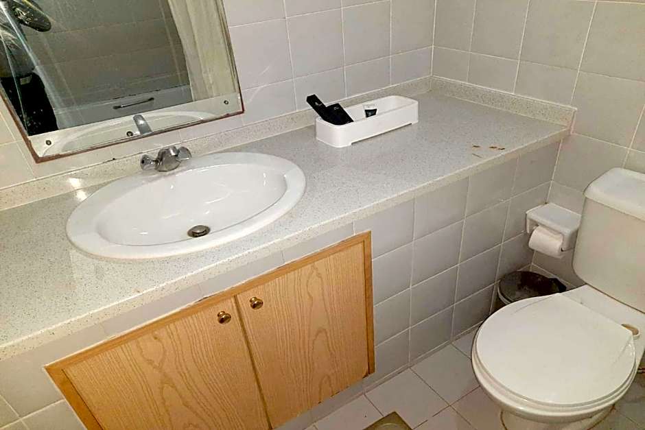 OYO 142 Al Sharqiya Sands Hotel