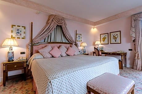 Palace Deluxe Room