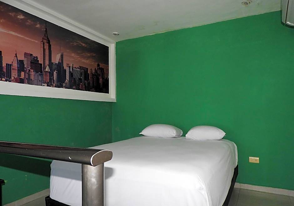 Easy Hotel