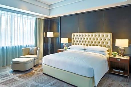 Executive Suite, Executive lounge access, 1 King, Sofa bed