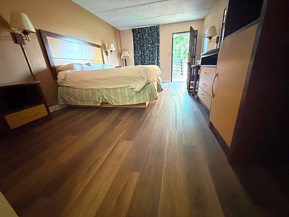 Camilla Inn & Suites
