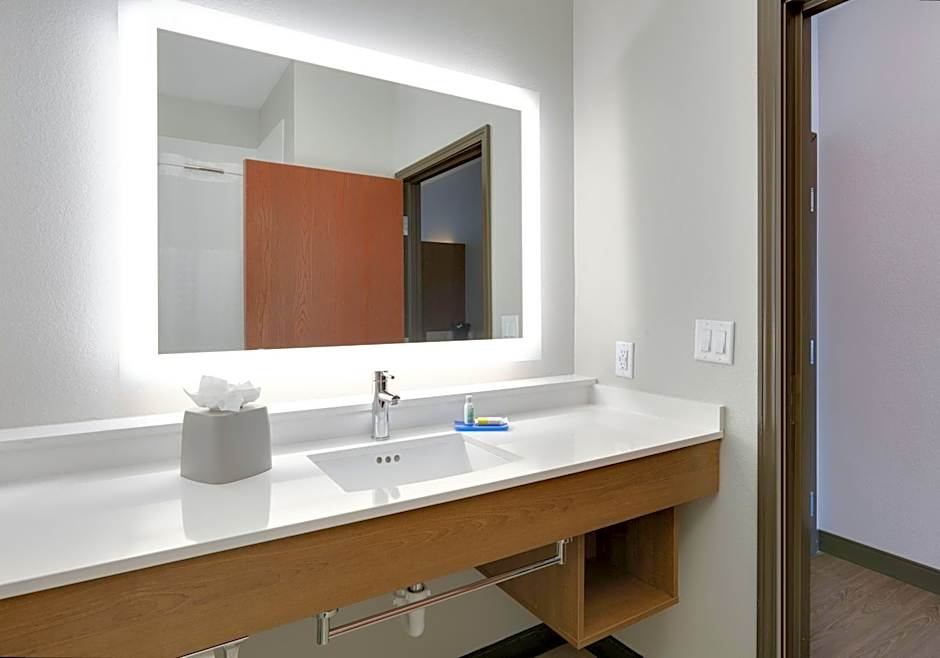 Holiday Inn Express Hotel & Suites Denton By IHG