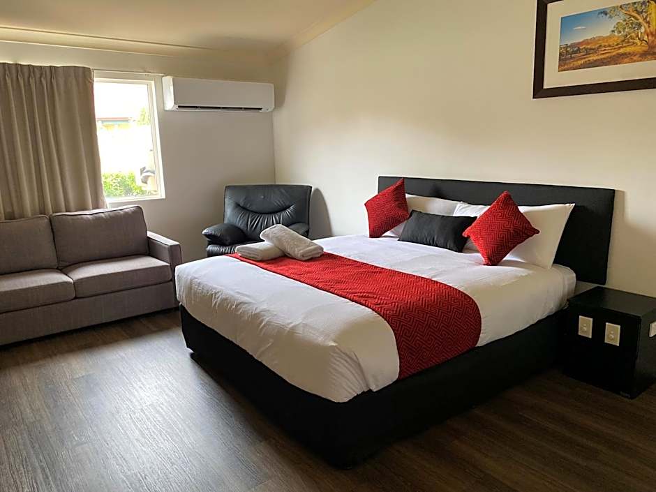 Emerald Explorers Inn