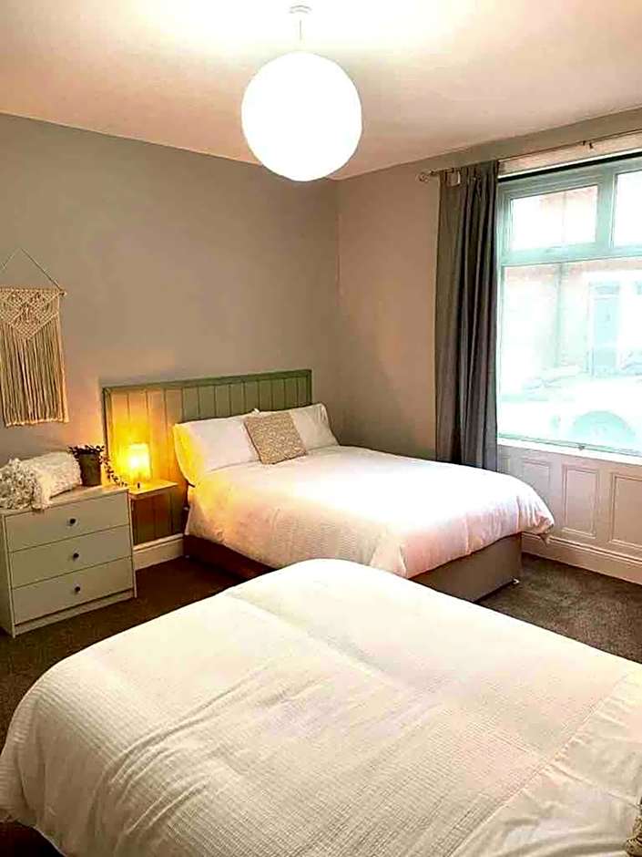 Gorgeous spacious 2 BR home 10 mins to city