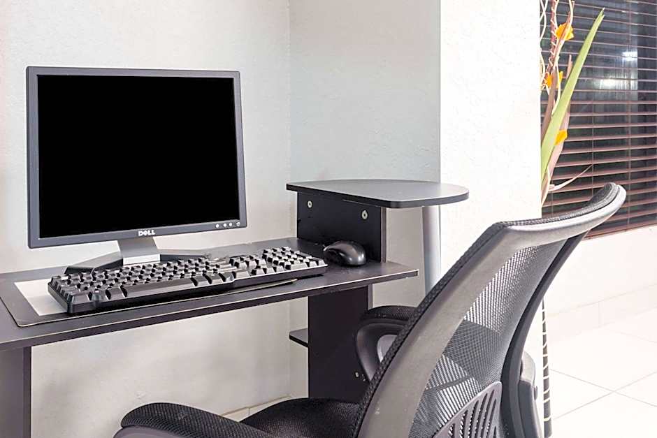 Days Inn by Wyndham Sarasota I-75