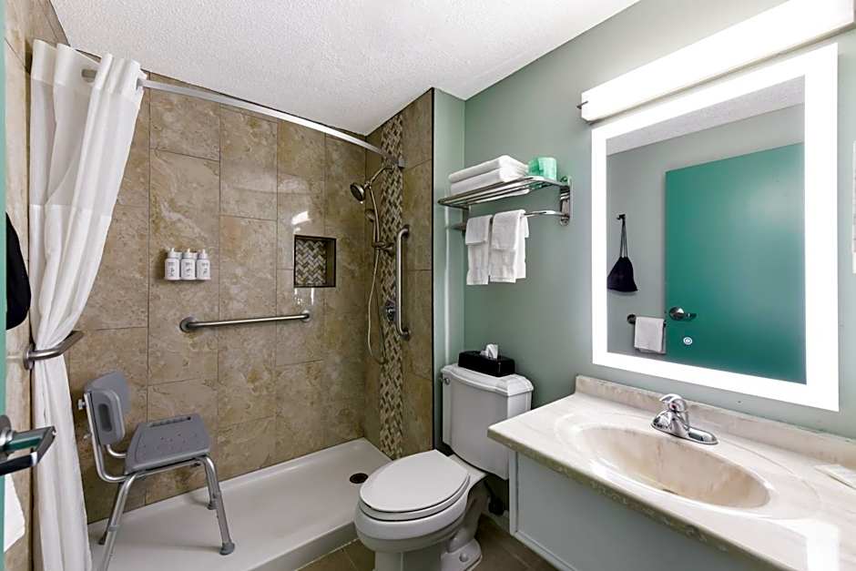 Baymont by Wyndham Liberty MO