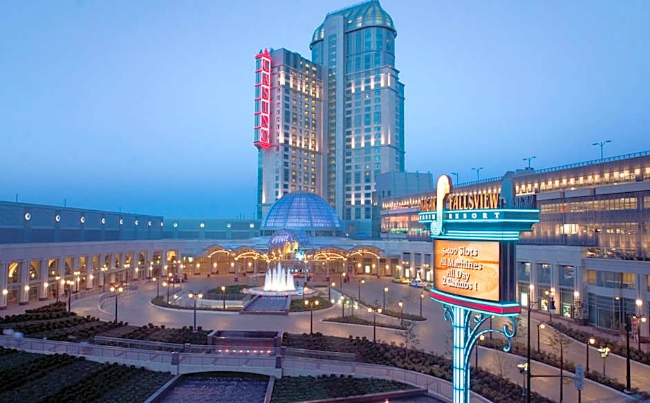 Hilton Niagara Falls-Fallsview Hotel - Suites