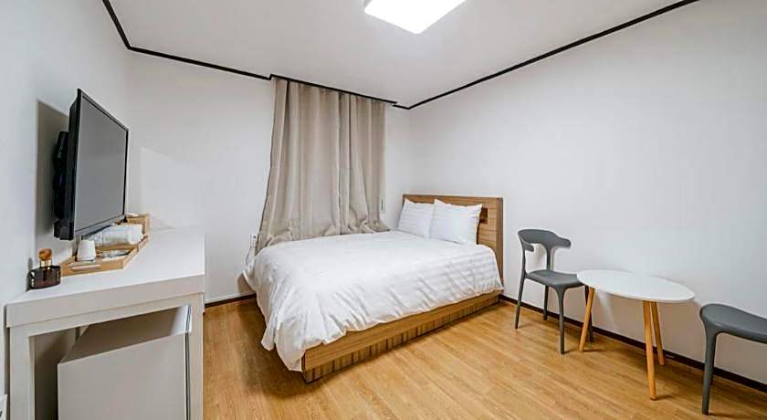 The Oakra Hotel