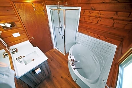 Executive Suite (2 Adults)