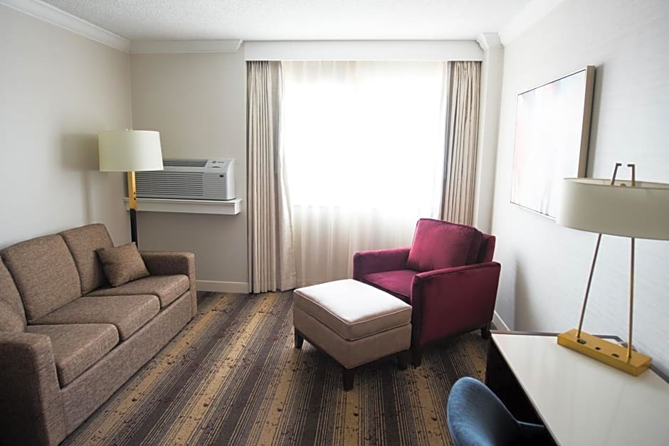 Crowne Plaza Edison, an IHG Hotel