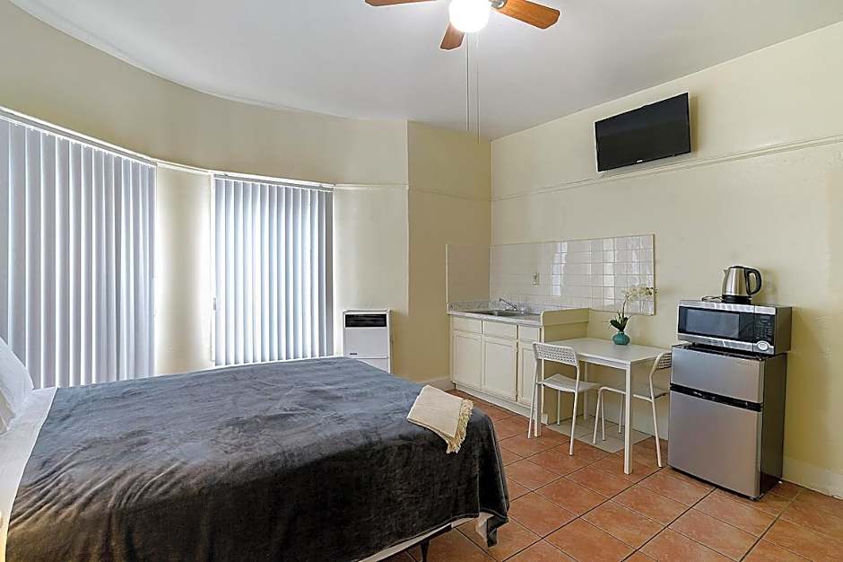 Pads on Pasadena Ave