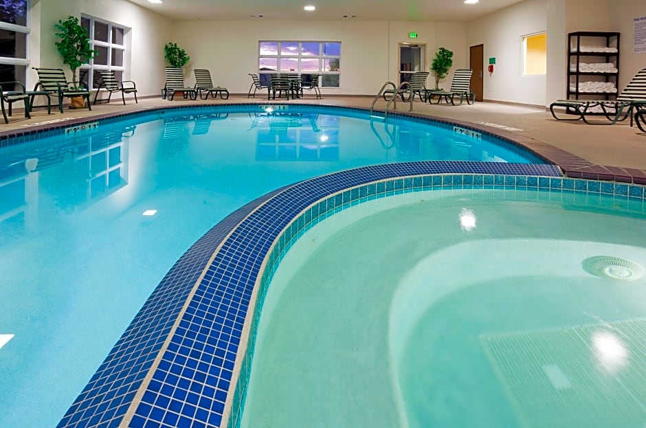 Holiday Inn Express Hotel and Suites Stevens Point, an IHG Hotel