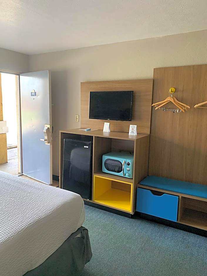 Days Inn by Wyndham Louisville Airport Fair and Expo Center