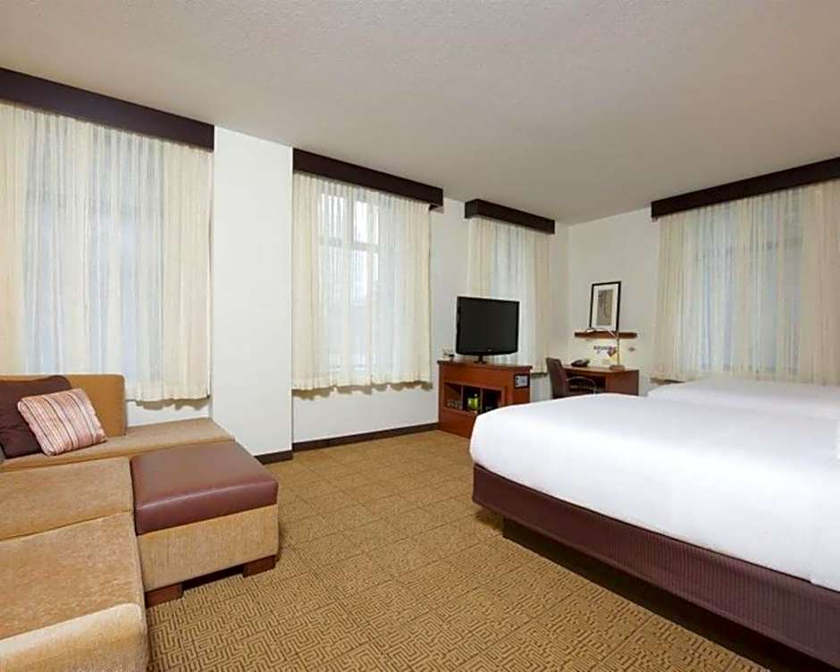 Hyatt Place Des Moines Downtown