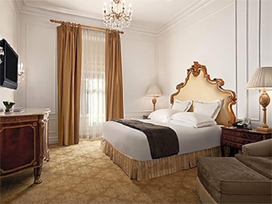 Photo 1 of 3 of Grand Luxe 1 King Bed, Mobility Accessible, Bathtub