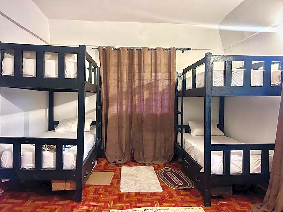 Tropinest bungalows & hostel
